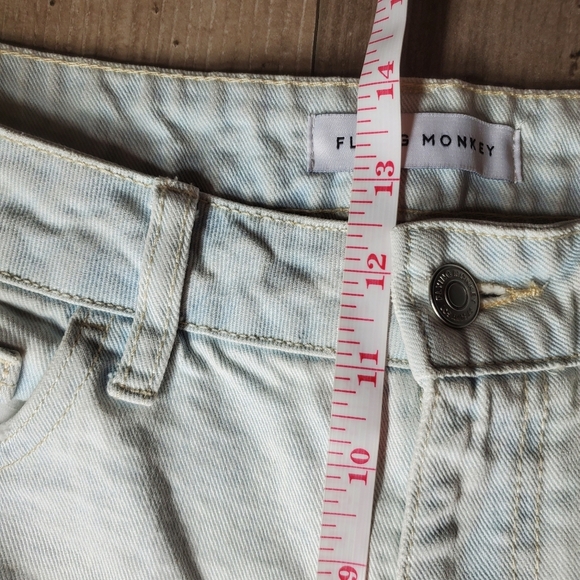 FLYING MONKEY WOMEN'S DISTRESSED HIGH-RISE JEANS SIZE 30 LIGHT WASH BLUE - Picture 7 of 16